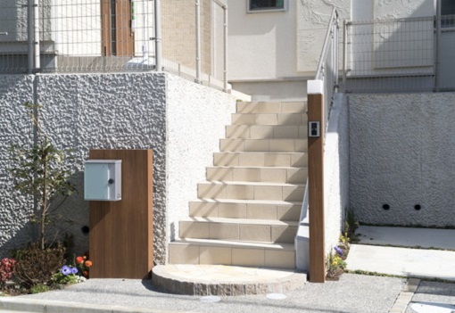 玄関アプローチに階段をつける費用は 手すりやスロープについてもご紹介 戸建てリフォームの学び舎
